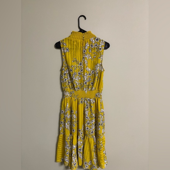 Nanette Lepore Yellow Floral High Neck Sleeveless Smocked Pleated Dress Size 8 - Picture 3 of 7